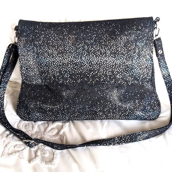 Cofi Leather Metallic Stingray Pattern Embossed Leather  Stunning Crossbody NWOT - Picture 17 of 17